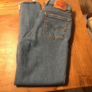 Levi’s mom jeans